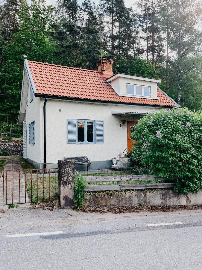 Charming House With Wood Stove Near Lake Virserum Экстерьер фото